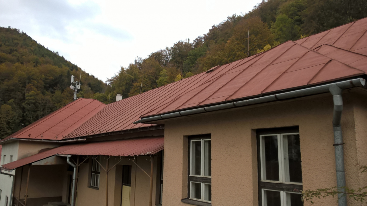 Výmena strešnej krytiny na budove ocú Výmena strešnej krytiny na budove ocú November 2016 - Dotácia MF SR Výmena strešnej krytiny na budove ocú Výmena strešnej krytiny na budove ocú November 2016 - Dotácia MF SR