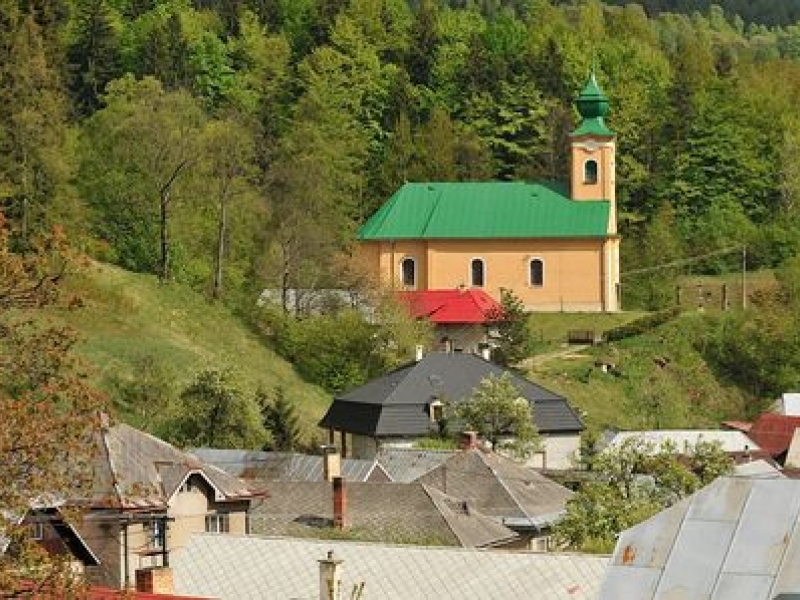 Obec Muránska Huta jedna z mnohých malebných dediniek na Muráni