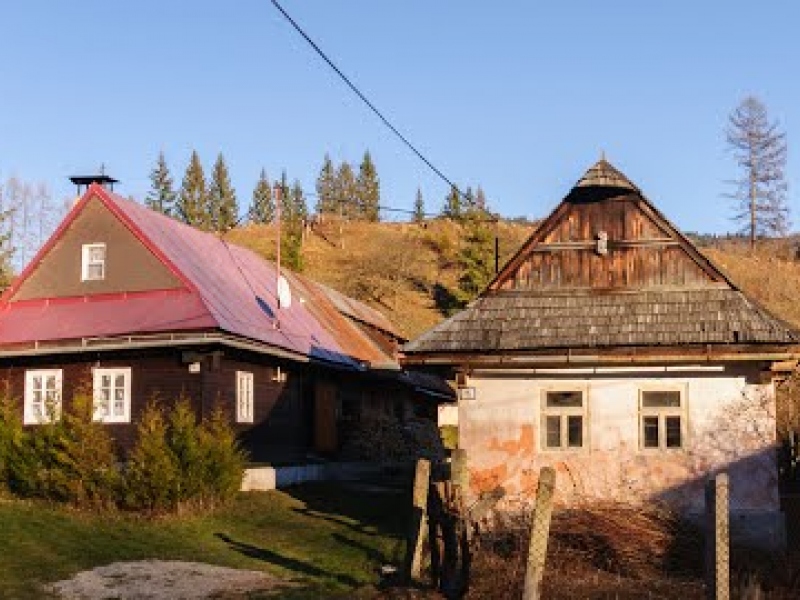 Obec Muránska Huta jedna z mnohých malebných dediniek na Muráni