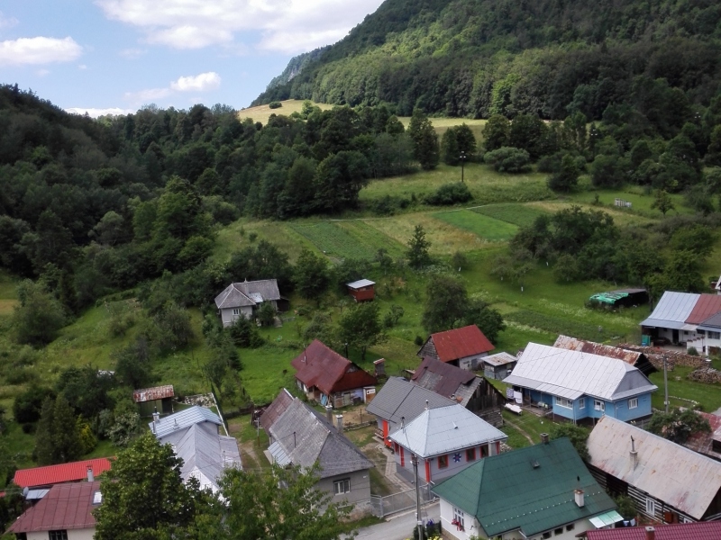 Obec Muránska Huta jedna z mnohých malebných dediniek na Muráni