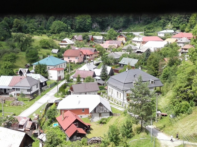 Obec Muránska Huta jedna z mnohých malebných dediniek na Muráni